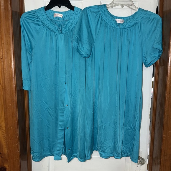 Shadowline Other - Shadowline Short Nightgown & Matching Robe Size Small Turquoise Blue nylon